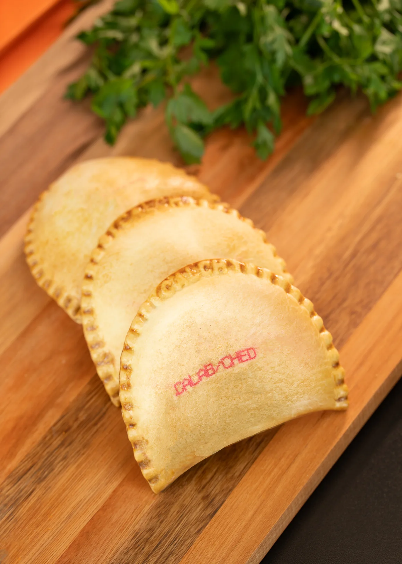 Empanada 140 GR massa branca — ao forno congelado